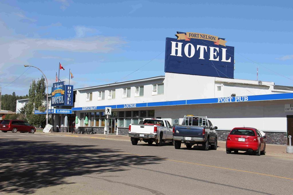 Fort Nelson Hotel Buitenkant foto