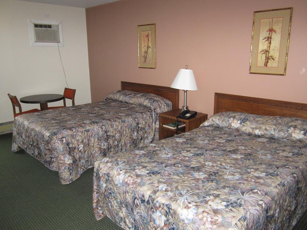 Fort Nelson Hotel Kamer foto
