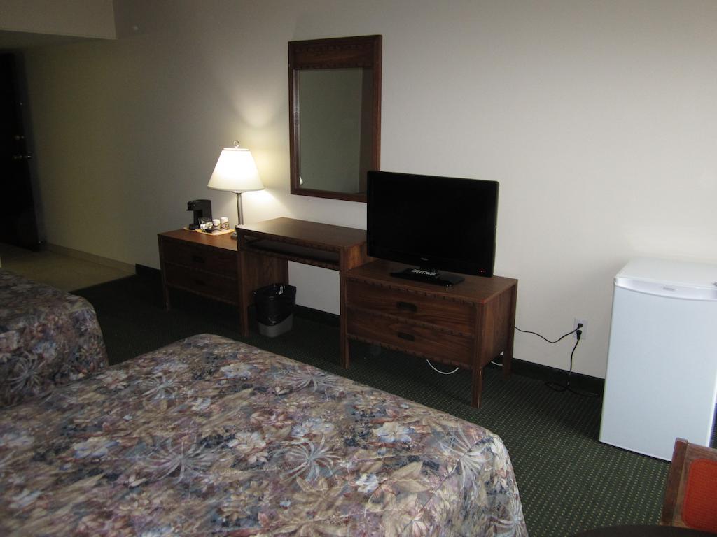 Fort Nelson Hotel Kamer foto