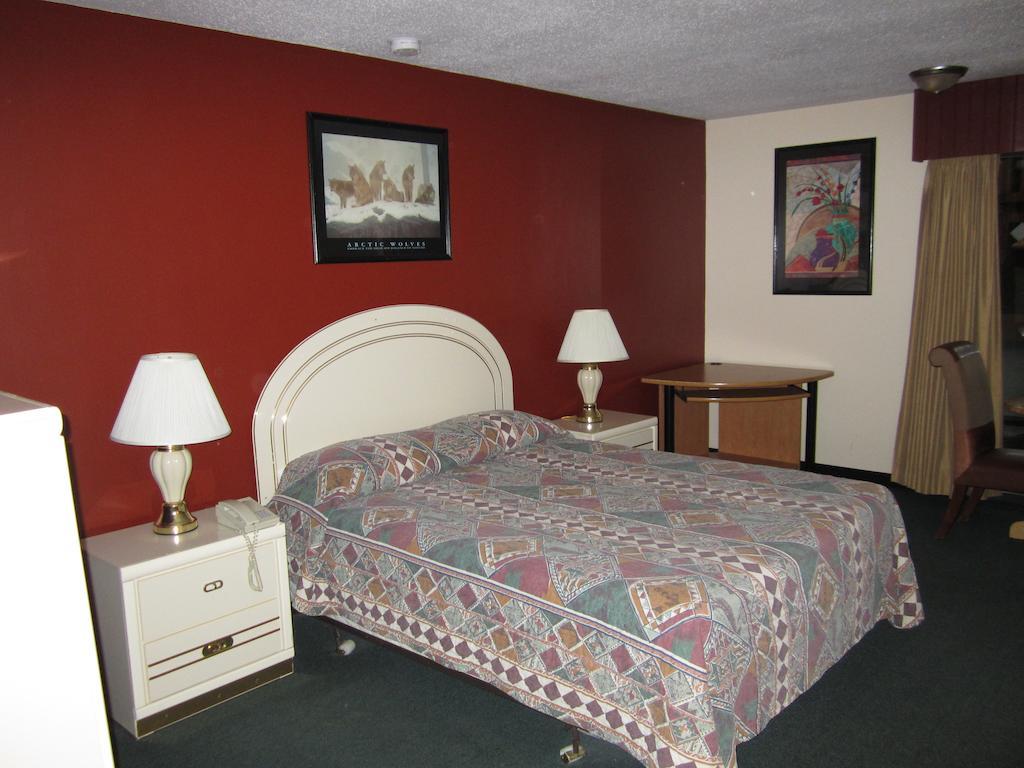 Fort Nelson Hotel Kamer foto