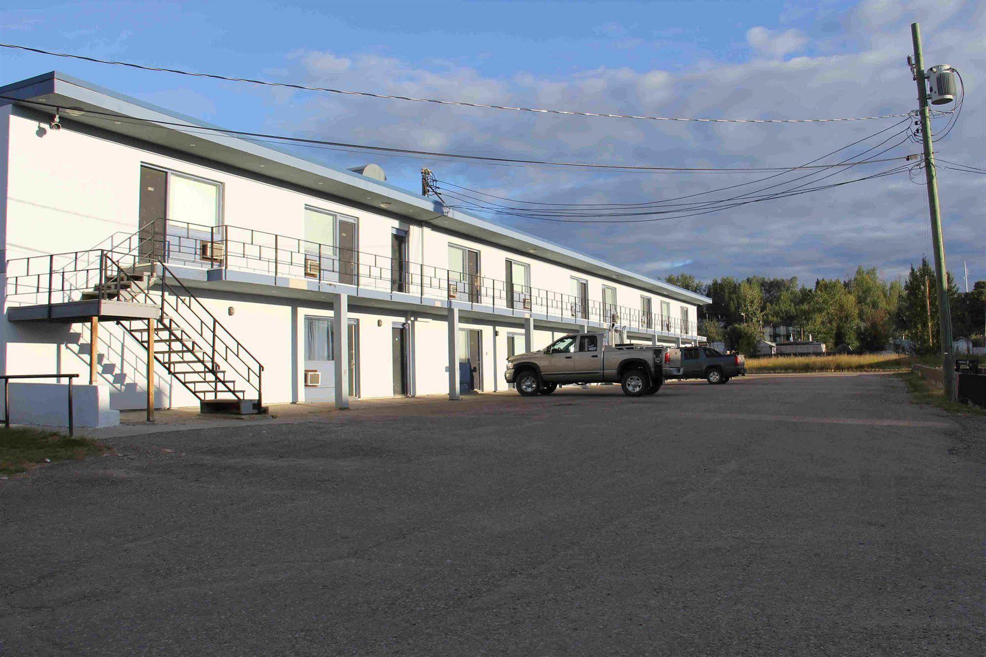 Fort Nelson Hotel Buitenkant foto